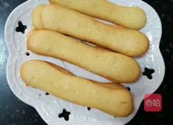 Illustration of how to make egg yolk finger biscuits 14