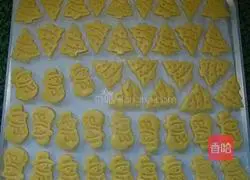 Illustration of how to make Christmas tree/snowman cookies 4