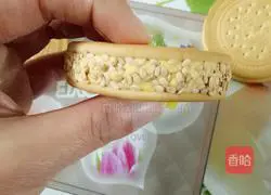 Illustration of how to make pumpkin sandwich cookies 7