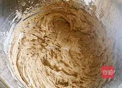 Illustration of how to make caramel walnut chip cookies 3