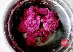 Illustration of how to make fried purple potato cakes 1