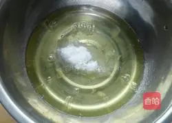 Illustration of how to make eight-inch chocolate chiffon cake 8