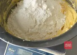 Illustration of how to make egg tart crust 3