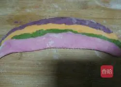 Illustration of how to make rainbow cookies 7