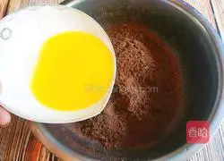 Illustration of how to make dragon fruit pure yogurt mousse 4