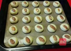 Illustration of how to make almond cookies 9