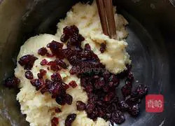 Illustration of how to make cranberry cookies 6