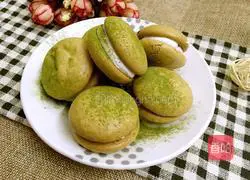 Illustration of how to make green tea macarons 9