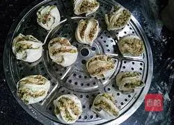 Illustration of how to make walnut flower rolls 15