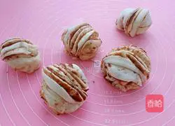 Illustration of how to make bean paste rolls 13