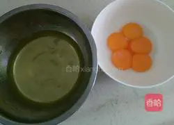 Illustration of how to make hot noodle chiffon cake 4