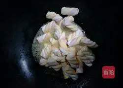 Illustration of how to make beef biscuits 3