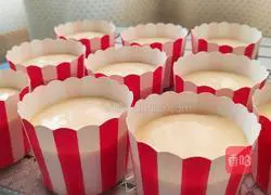 Illustration of how to make non-cracking cupcakes 7