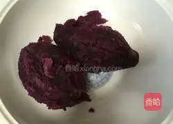 Illustration of how to make purple sweet potato and taro balls 1