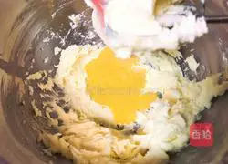 Illustration of how to make New Year's dessert - cream chocolate cookies 8