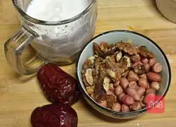 Illustration of how to make walnut and peanut dew 1