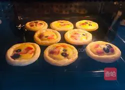 Illustration of how to make berry egg tart without evaporated milk 8