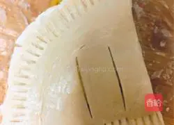 Illustration of how to make banana pie (hand-grip crust version) 7