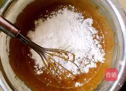 Illustration of how to make red dates and walnuts chiffon 6