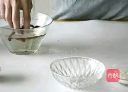 Illustration of how to make Gorgon Walnut Juice 2