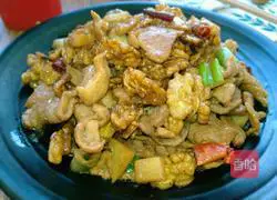 Illustration of how to make fried meat slices with walnuts 9