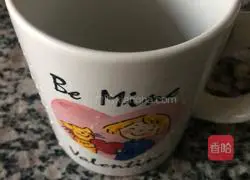 Illustration of how to make biscuits and yogurt wood bran cups 3