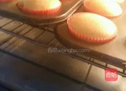 Illustration of how to make sponge cup cake 9