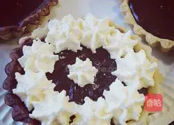 Illustration of how to make rich dark chocolate tart 16