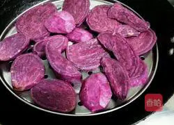 Illustration of how to make stuffed purple potato buns 8