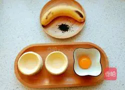 Illustration of how to make banana crispy egg tart crust 1