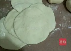 Illustration of how to make steamed buns with bean paste stuffing 8 