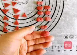 Illustration of how to make piggy bean paste buns 11