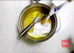 Illustration of how to make waffles for quick breakfast in one step 2