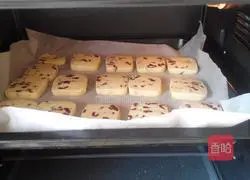 Illustration of how to make cranberry cookies 9