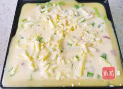 Illustration of how to make scallion cheese pie 7