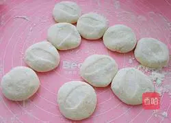 Illustration of how to make bean paste buns 11