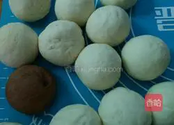 Illustration of how to make pear bean paste buns 6