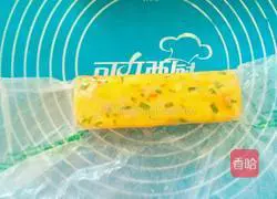 Illustration of how to make chives, ham and meat floss saltine crackers 7