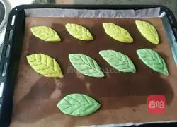 Illustration of how to make leaf cookies 3