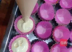 Illustration of how to make cupcakes 6