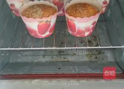 Illustration of how to make cupcakes 9