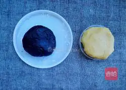 Illustration of how to make paw print biscuits 3