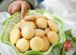 Illustration of how to make egg yolk yuan egg yolk biscuits 14
