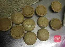 Illustration of how to make green tea macarons 7