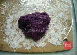 Illustration of how to make yam and purple sweet potato cakes 9