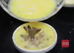 Illustration of how to make shrimp egg tarts combining Chinese and Western methods 8