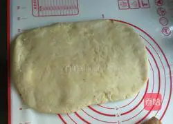 Illustration of how to make red bean rolls 4