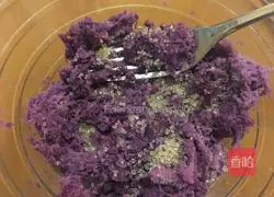Illustration of how to make baked purple potato cake 3