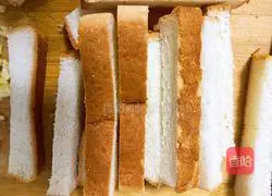 Illustration of how to make garlic toast rim 1