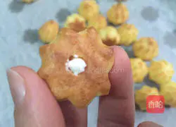 Illustration of how to make cream puffs 15